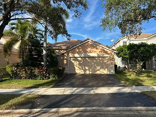 1572 Banyan Way Photo 1