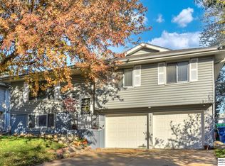 13610 Redwood Cir, Omaha, NE 68138