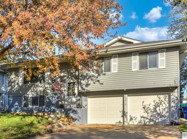 13610 Redwood Cir, Omaha, NE 68138