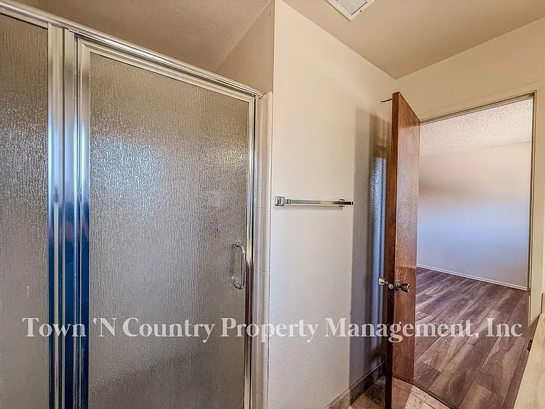732 La Mesa Dr — Photo 17