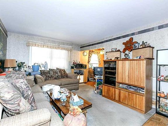 4th image of 260 Waverly Ave