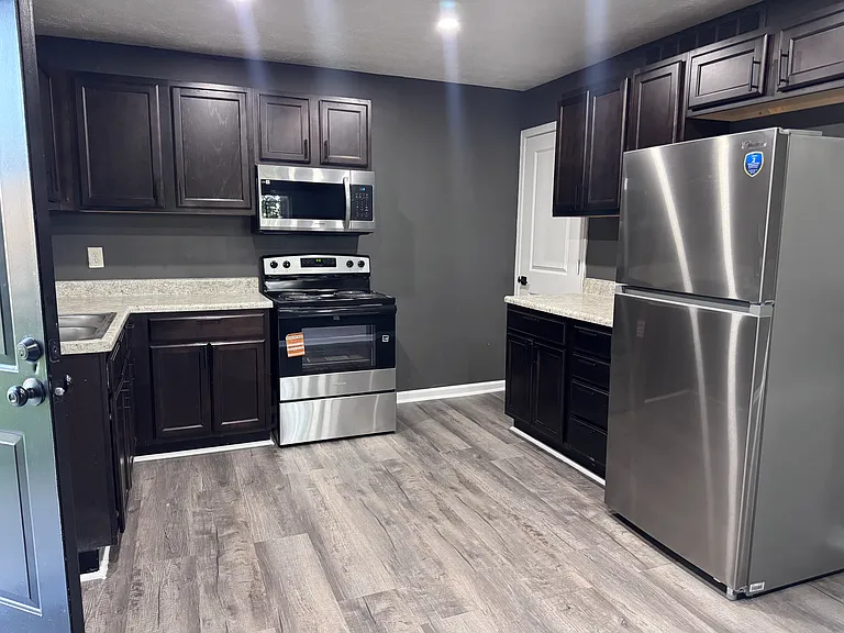 2135 Winfield Ave — Photo 6