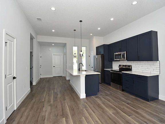 4th image of 6 Rainbow Ln Unit B