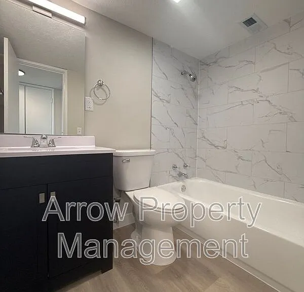 5703 S 14th St #7 — Photo 10