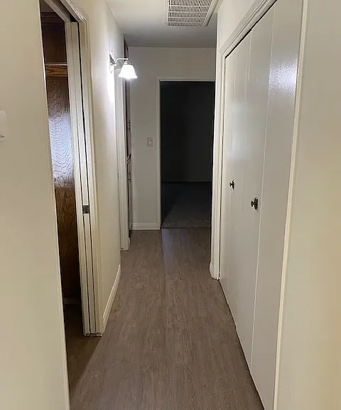 Laurelwood Gardens standard 2x2 hallway