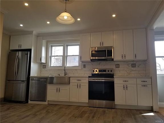 5th image of 35 Montgomery Ave