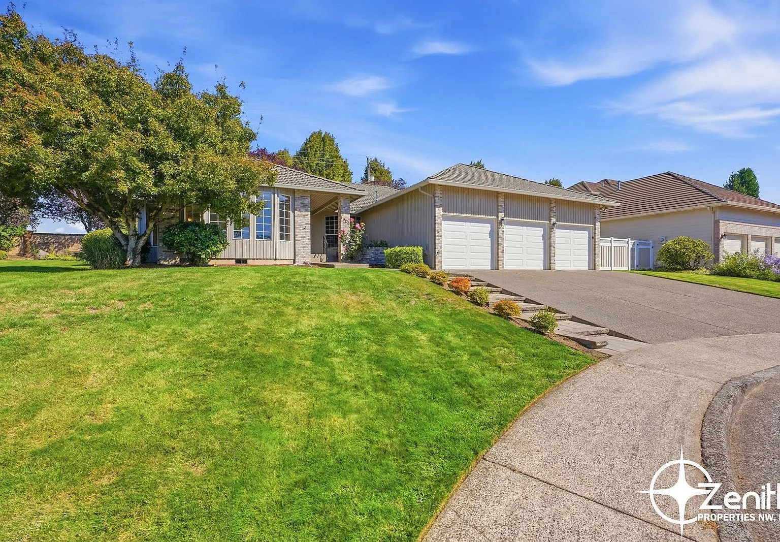 4 bed, 2.5 bath, 2566 sqft, $3,495 — Photo 2