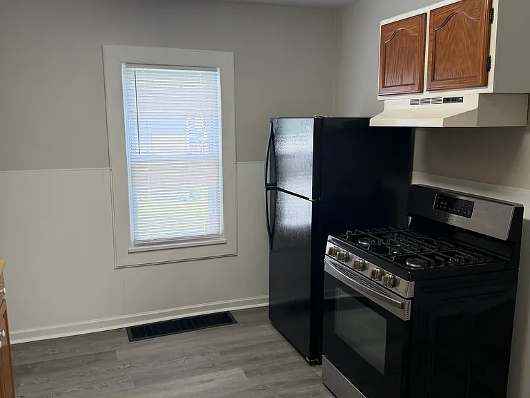 422 Wellington Ave — Photo 8
