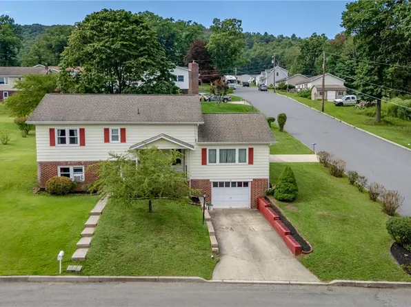 14 Brook Dr, Lehighton, PA 18235