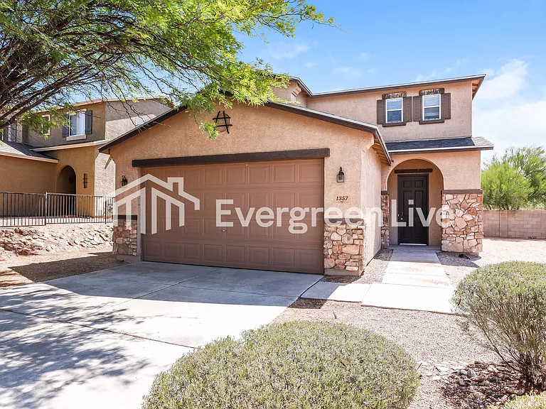 1357 S Woodbine Ln — Photo 1