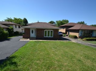 26W257 Harrison Ave, Winfield, IL 60190