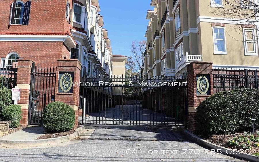 1st image of 829 Clifton Heights Ln NE