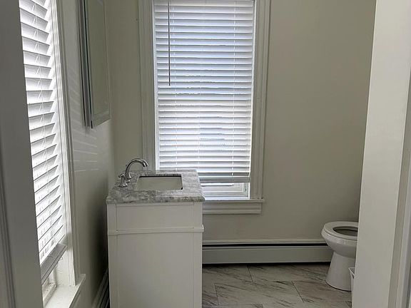 3rd image of 1141 Mulberry St