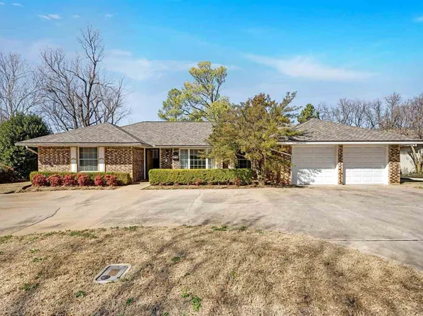 707 NW Heinzwood Cir, Lawton, OK 73505