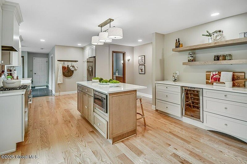5th image of 38 Tamarack Drive