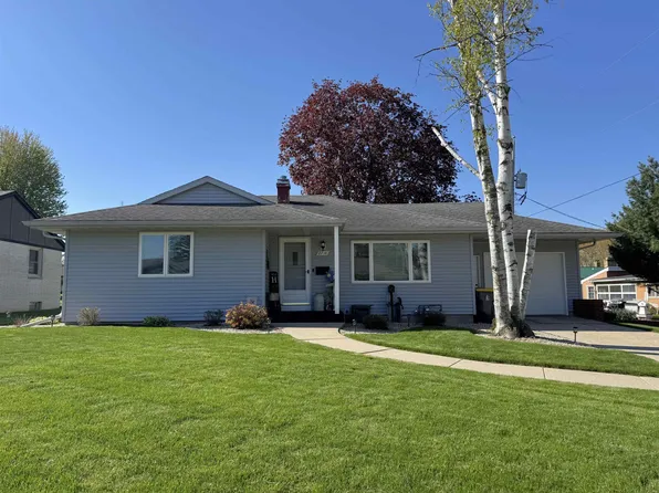 2714 8th St, Monroe, WI 53566