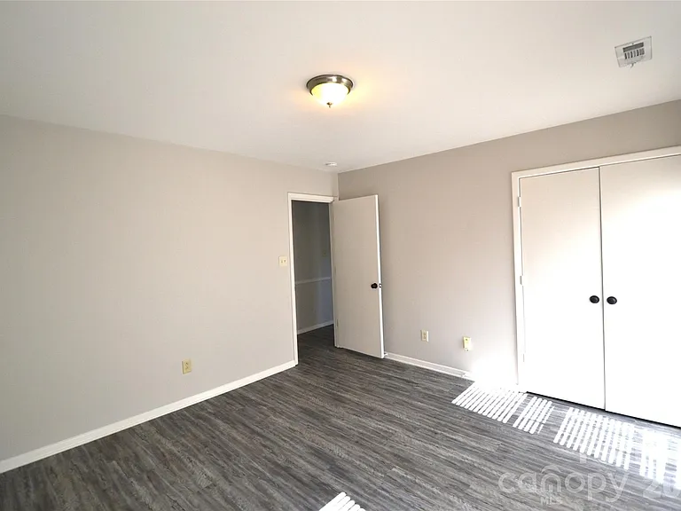 100 Old Farm Ct — Photo 29