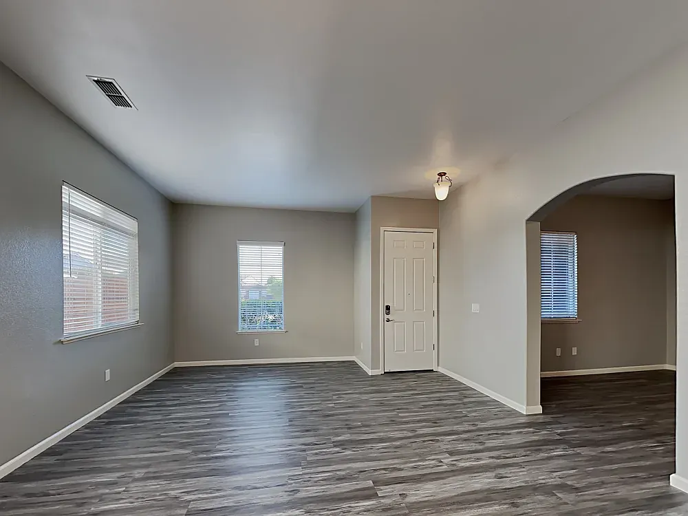 3 bed, 2263 sqft, $2,055 — Photo 3