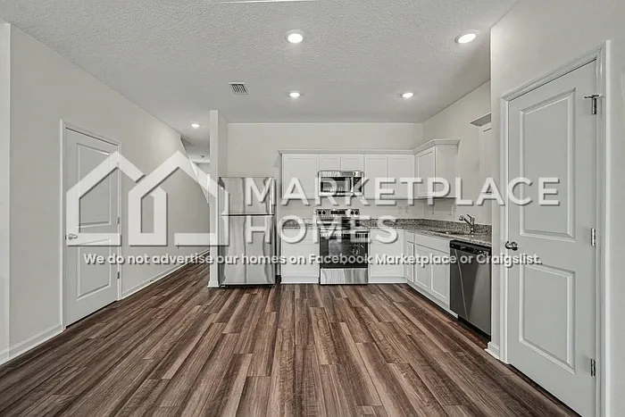 11777 Sylvia St — Photo 7