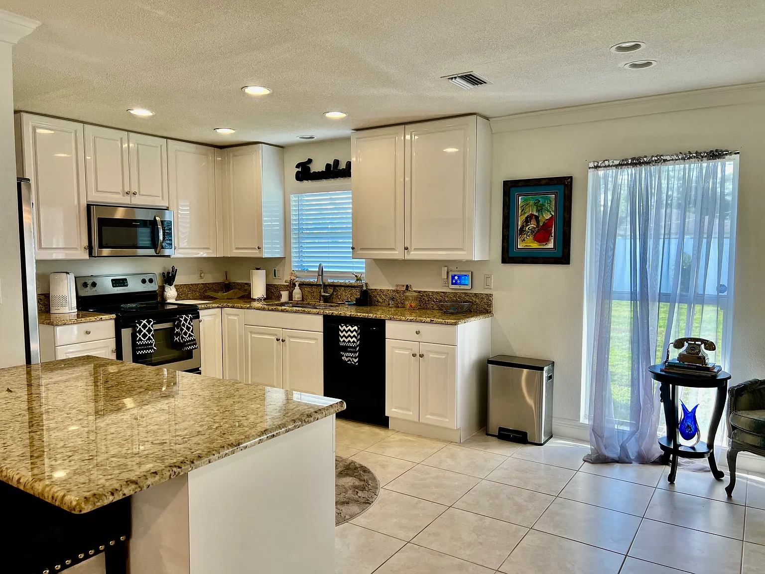3920 Prudence Dr — Photo 2