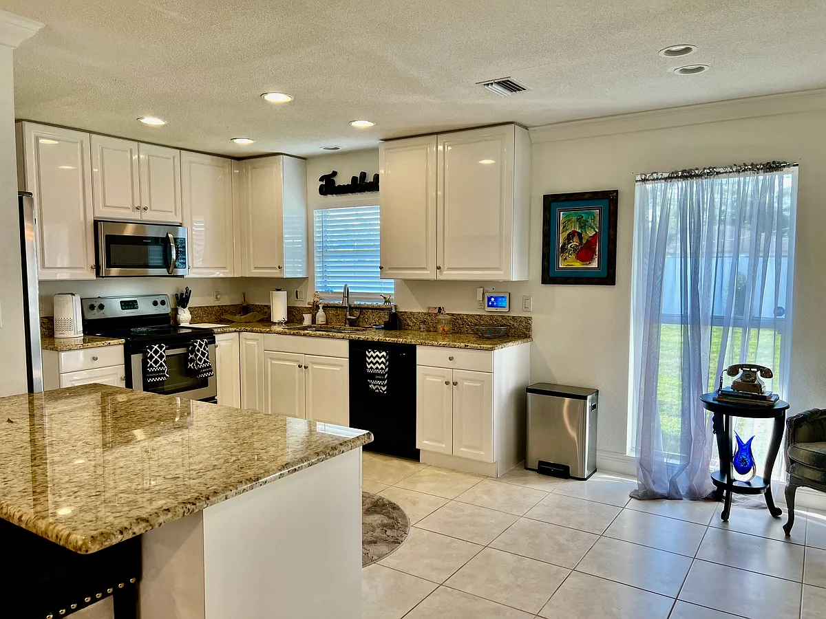 Building Photo - 3920 Prudence Dr