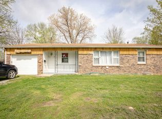 319 E Freeman St, Bolivar, MO 65613