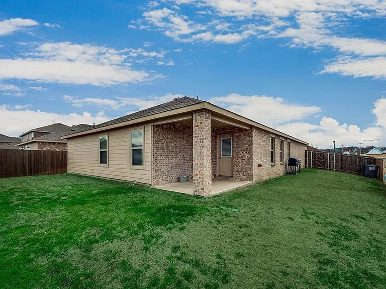 1407 Pampa Grass Dr — Photo 10