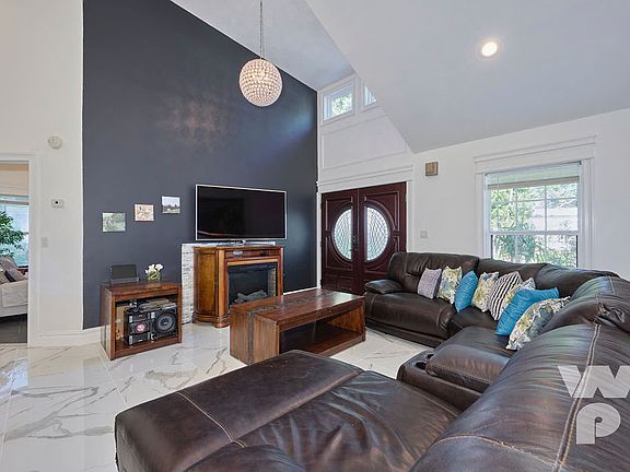 2nd image of 441 Spoonbill Ct
