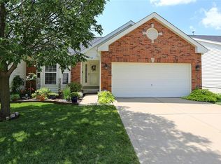 709 Villas Estates Dr, Fenton, MO 63026