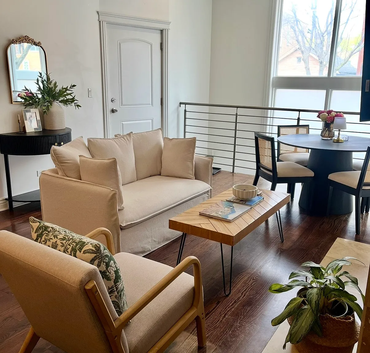 3 bed, 2.5 bath, 2400 sqft, $4,600 — Photo 3
