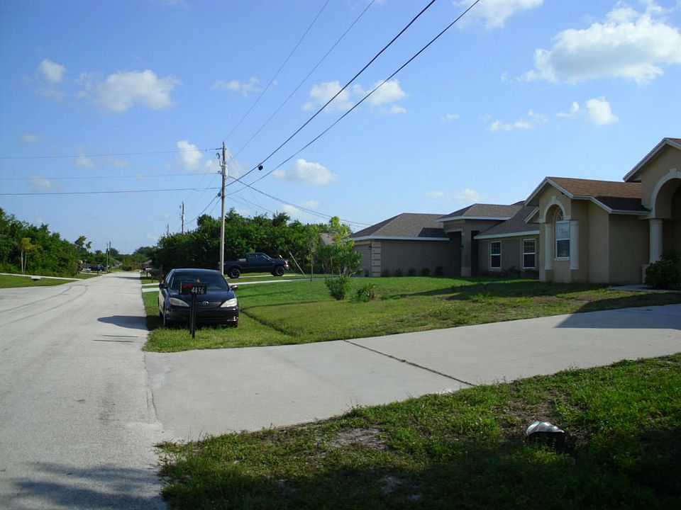 2nd image of 4425 SW Idlewild St