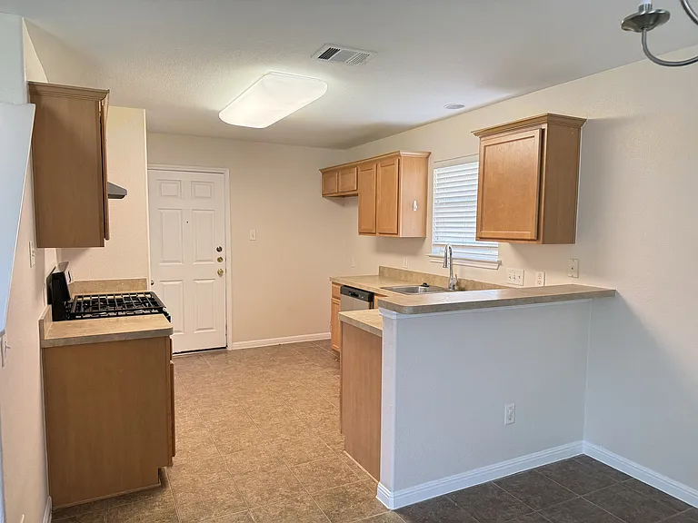 3703 Holden Ct — Photo 6