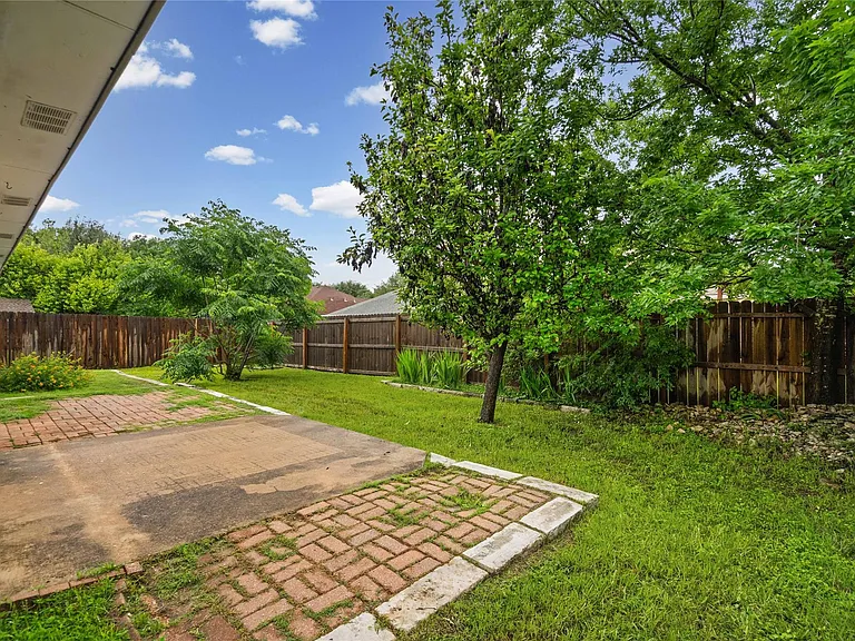 716 Meadow View Dr — Photo 19