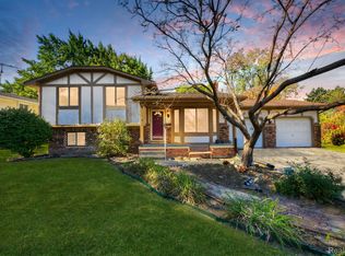 6154 Clarkston Rd, Clarkston, MI 48346