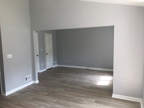 4th image of 2636 Country Trce SE