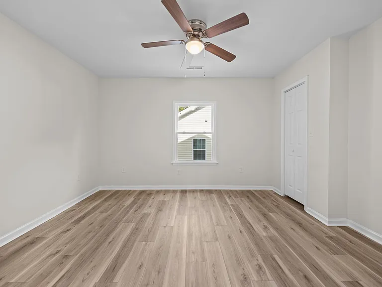 1005 E Russell Ave — Photo 13