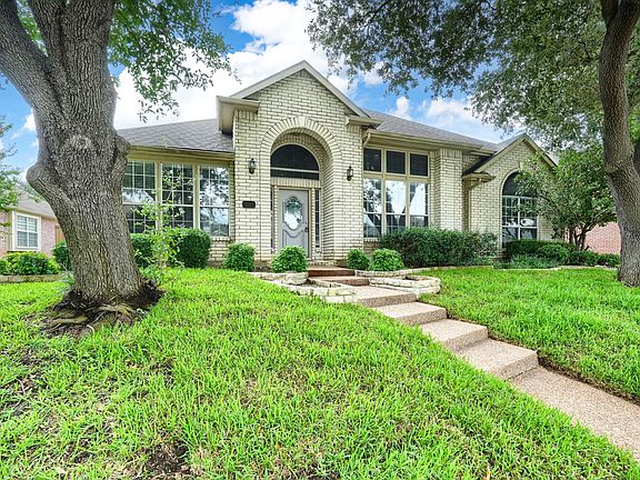 2nd image of 119 Oakbend Dr