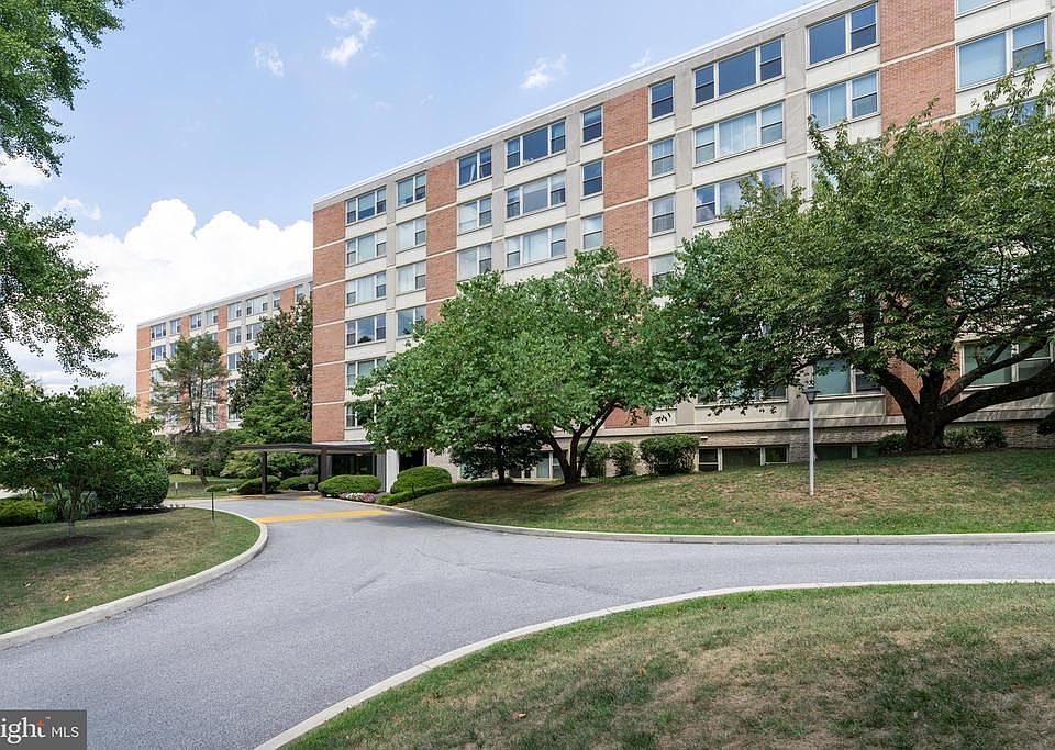 2nd image of 4401 Roland Ave Unit 311