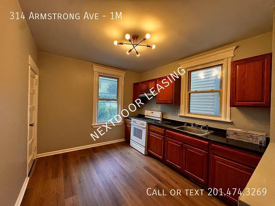 314 Armstrong Ave #1M