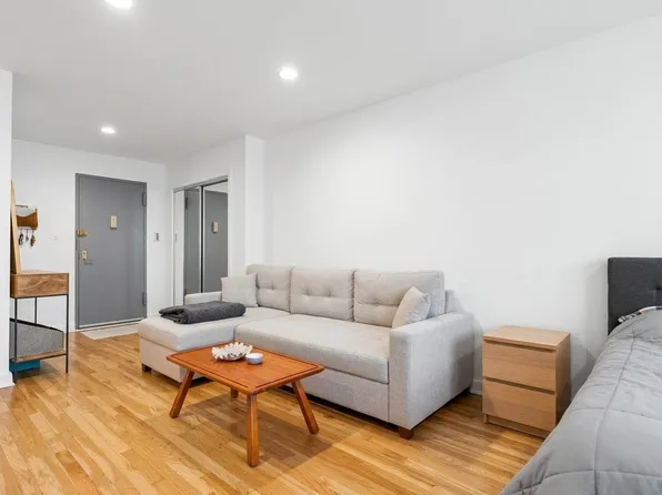140 Seventh Avenue image 1 of 12
