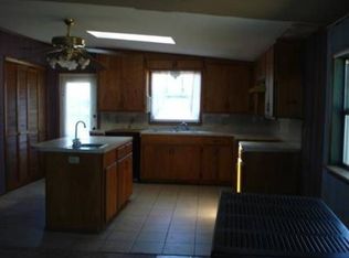 207 E Cherokee St, Marietta, OK 73448