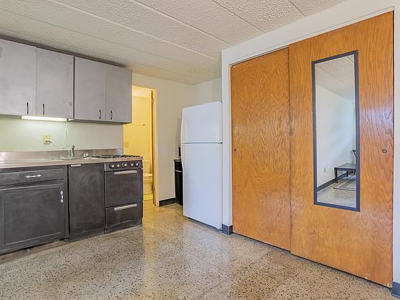 2nd image of 2441 Holmes St #5
