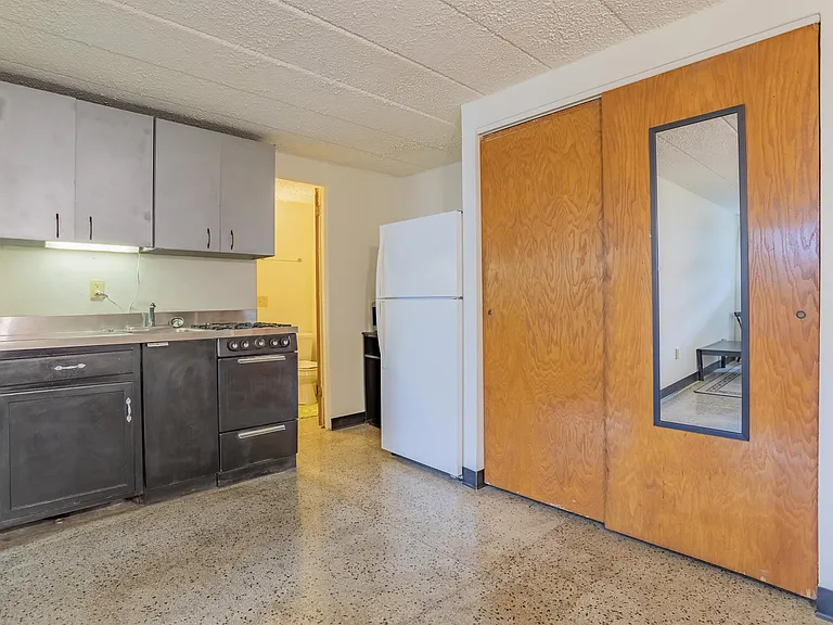 2441 Holmes St #5 — Photo 2