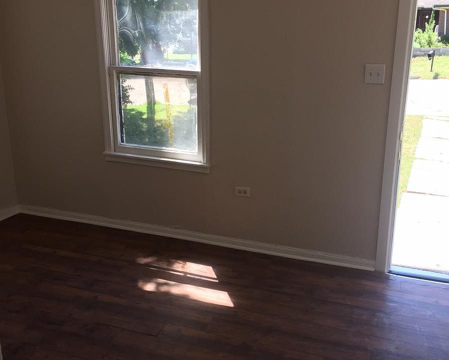 2nd image of 2805 Flint Ave
