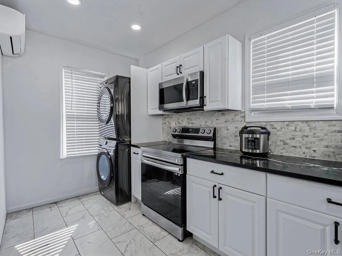 4 bed, 3.0 bath, 1342 sqft, $5,700 — Photo 3