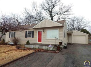 5719 SW Huntoon St, Topeka, KS 66604