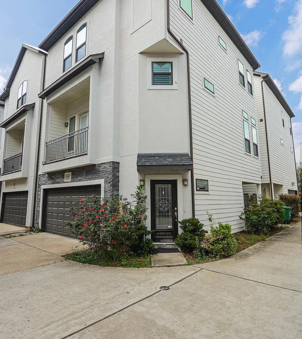 3 bed, 3.5 bath, 2151 sqft, $3,300 — Photo 1