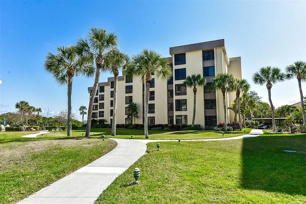 2 bed, 2.0 bath, 1286 sqft, $8,000 — Photo 4