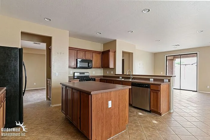 14544 W Sierra St — Photo 7