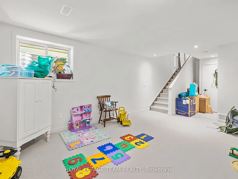 978 Acoustic Way — Photo 21